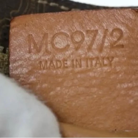 Celine bucket tote with bi fold wallet this is a steal - Picture 13 of 16